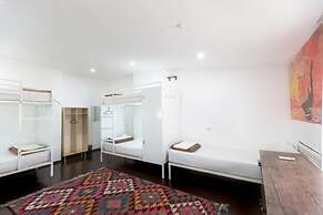Light Hostel