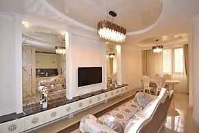 Apartments by Luxe Group AM422