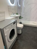 2 x bed city apartment with parking