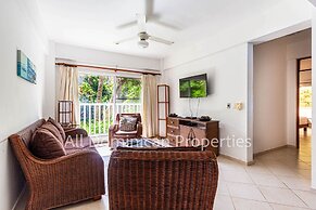 Alicia Beach, Hispaniola Sol, Great Location - no car Needed!