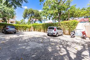 Alicia Beach, Hispaniola Sol, Great Location - no car Needed!
