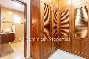Alicia Beach, Hispaniola Sol, Great Location - no car Needed!