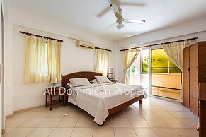 Alicia Beach, Hispaniola Sol, Great Location - no car Needed!