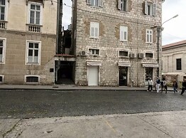 Silver Gate Rooms-diocletian's Palace