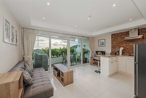 1BR Escape Near Beach & Local Bites C195
