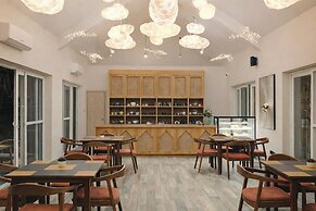 Himalayan Hideaway Resort Pokhara, The Centara Collection
