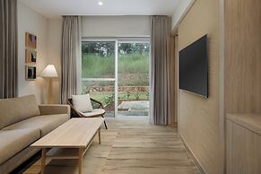 Himalayan Hideaway Resort Pokhara, The Centara Collection