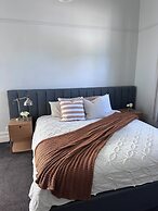 Brighton Designer Retreat Walk to Beach & Cafes