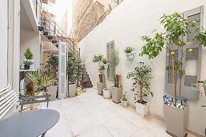Stunning Design 1BR  Secret Garden