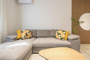 Stunning Design 1BR  Secret Garden