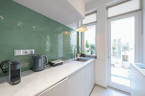 Stunning Design 1BR  Secret Garden
