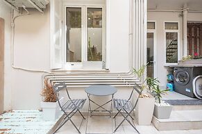 Stunning Design 1BR  Secret Garden