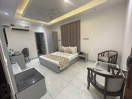 HOTEL THE SAFFRON PARK
