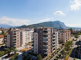 Apartment Near Geneva With Parking