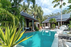 Villa Banyak Luxury villa with terrace