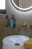 Thea Acropolis Suites & Apartments