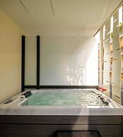Thea Acropolis Suites & Apartments