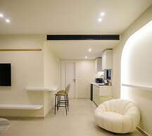 Thea Acropolis Suites & Apartments