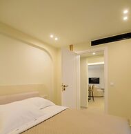 Thea Acropolis Suites & Apartments