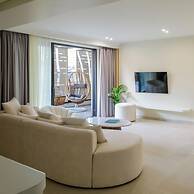 Thea Acropolis Suites & Apartments