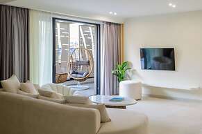 Thea Acropolis Suites & Apartments