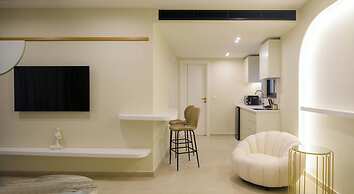 Thea Acropolis Suites & Apartments