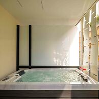 Thea Acropolis Suites & Apartments