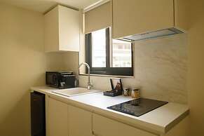 Thea Acropolis Suites & Apartments