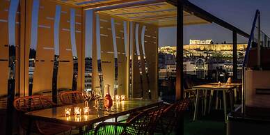 Thea Acropolis Suites & Apartments