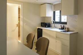 Thea Acropolis Suites & Apartments