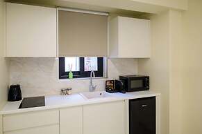 Thea Acropolis Suites & Apartments