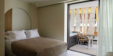 Thea Acropolis Suites & Apartments