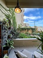 Stylish Patio Duplex by Sea N' Rent