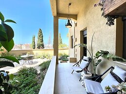 Stylish Patio Duplex by Sea N' Rent