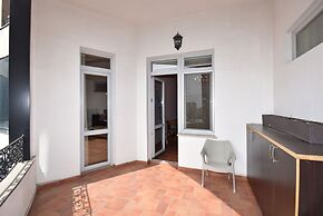 Spacious Apartment by Luxe Group TT606