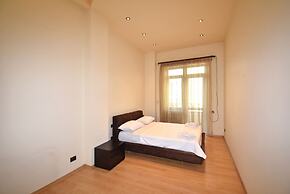 Spacious Apartment by Luxe Group TT606