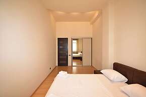 Spacious Apartment by Luxe Group TT606