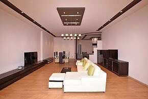Spacious Apartment by Luxe Group TT606