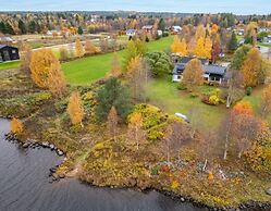 Cozy 3BR Riverside House with Sauna