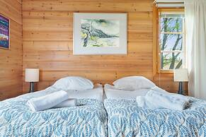 Cozy 3BR Riverside House with Sauna