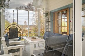 Cozy 3BR Riverside House with Sauna