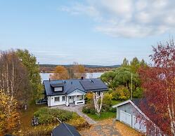Cozy 3BR Riverside House with Sauna