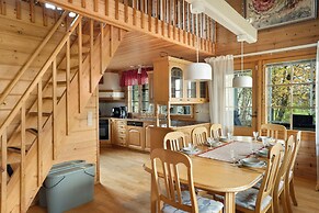 Cozy 3BR Riverside House with Sauna