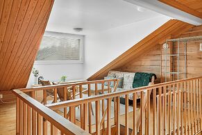 Cozy 3BR Riverside House with Sauna