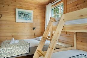 Cozy 3BR Riverside House with Sauna