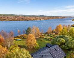Cozy 3BR Riverside House with Sauna