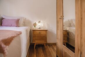 La Noire Petit Hotel