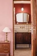 La Noire Petit Hotel