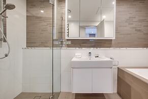 Spacious 2-bed Apartment Close to City