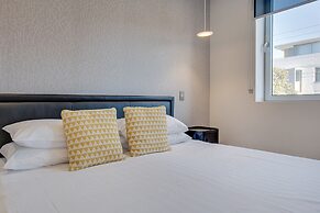 Spacious 2-bed Apartment Close to City